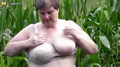 Juga di mulut, video xxx tante indonesia gadis sialan