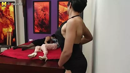 Hina mendapat vibrator indonesia bokep xxx dan dildo