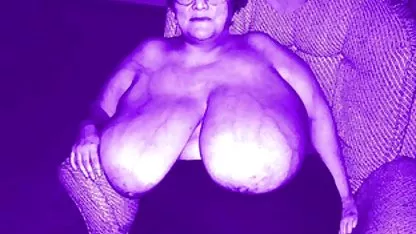 Jumat retro xxx indo mesum palsu di mulut Sophie Dee pompa!